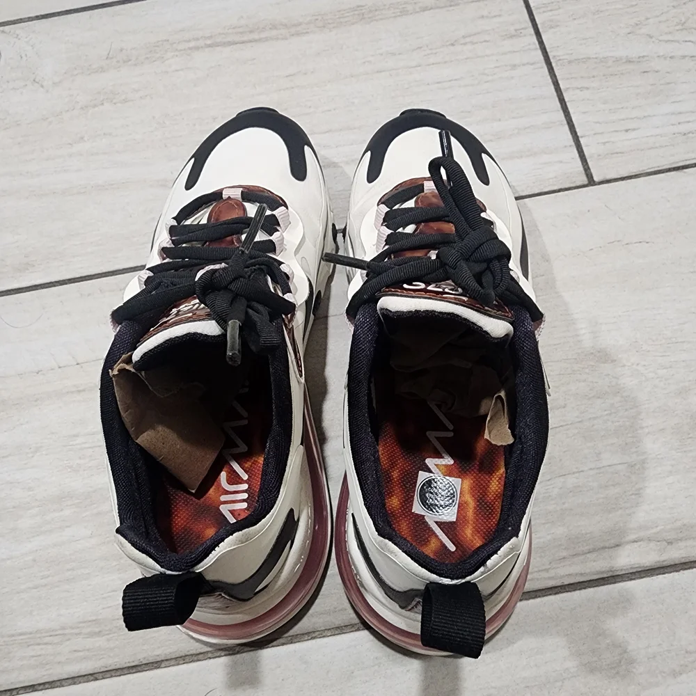 Nike Air‎ Max 270 React  - Black and White